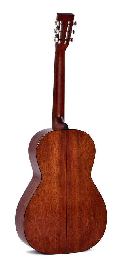 Modèle S000M-18S, série Custom, Forme 000, table épicéa massif, f/e acajou massif, tête ajourée, soft case, naturel brillant