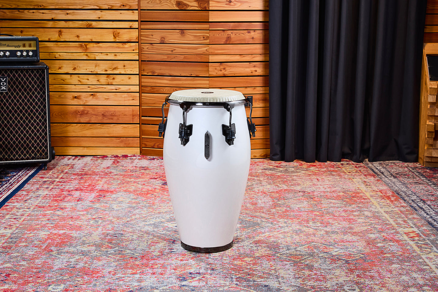 Tumba Roberto Serrano 12"1/2, fût Chêne Siam 3 plis, hauteur 76.2cm, peau Fiberskyn, cercles SSR 4mm.