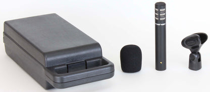 Microphone super-cardioïde, alimentation fantôme requise, pince micro, bonnette anti-vent et valise inclus, noir