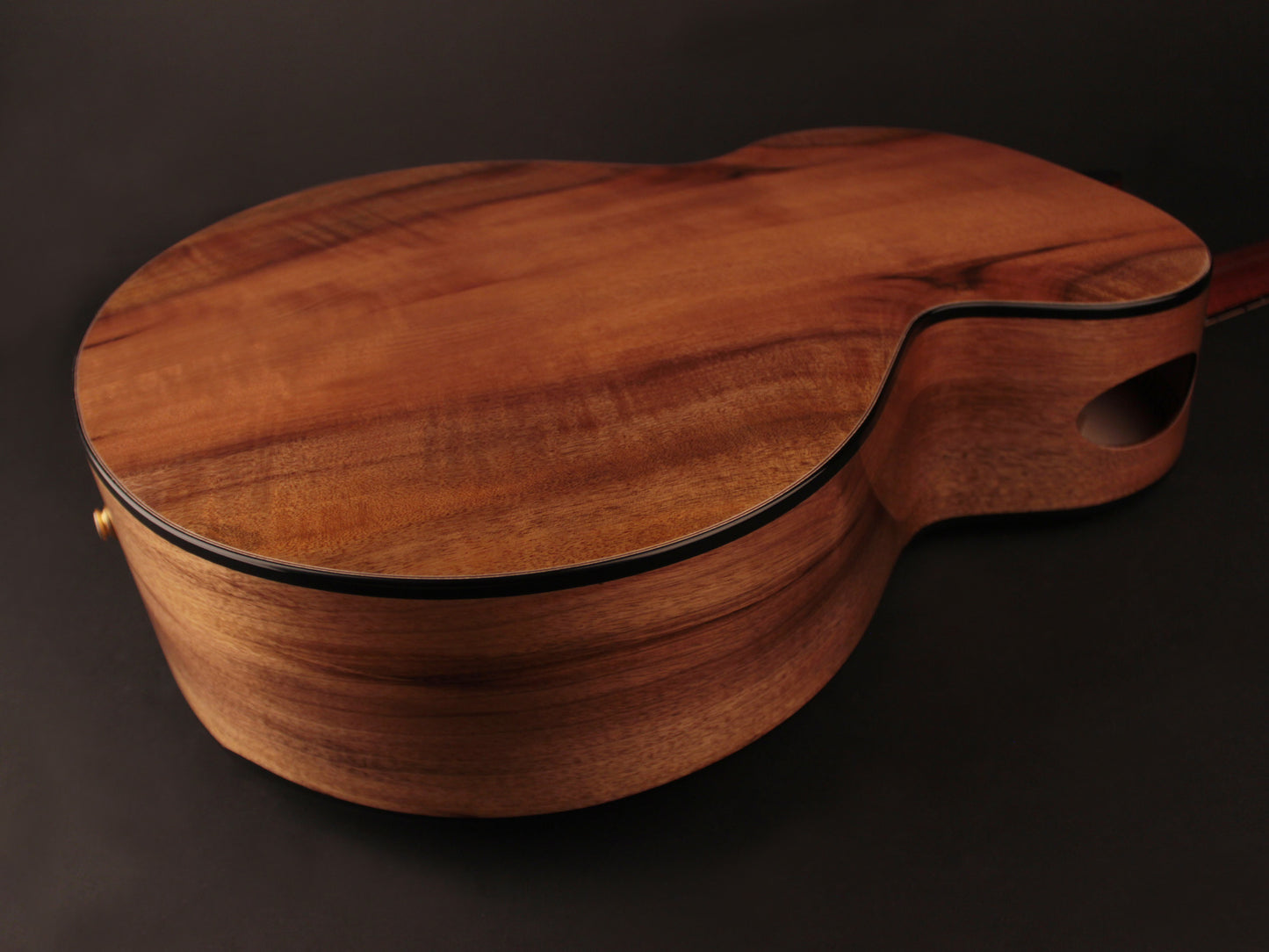 CUT CRAFT, série limitée, forme Small Jumbo, table épicéa européen, fond & éclisses myrtlewood, micro LR Baggs M80, étui